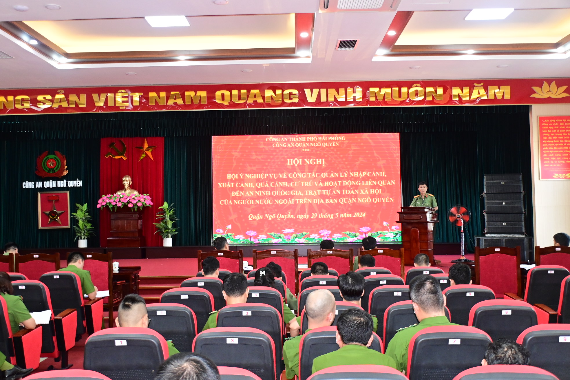 Tăng cường công tác quản lý xuất nhập cảnh và hoạt động liên quan đến ANQG, TTATXH của người nước ngoài trên địa bàn quận Ngô Quyền